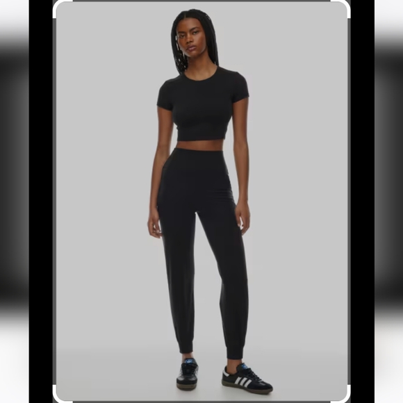 NWT Aritzia White Top and Black Bottom Bundle - Picture 3 of 7